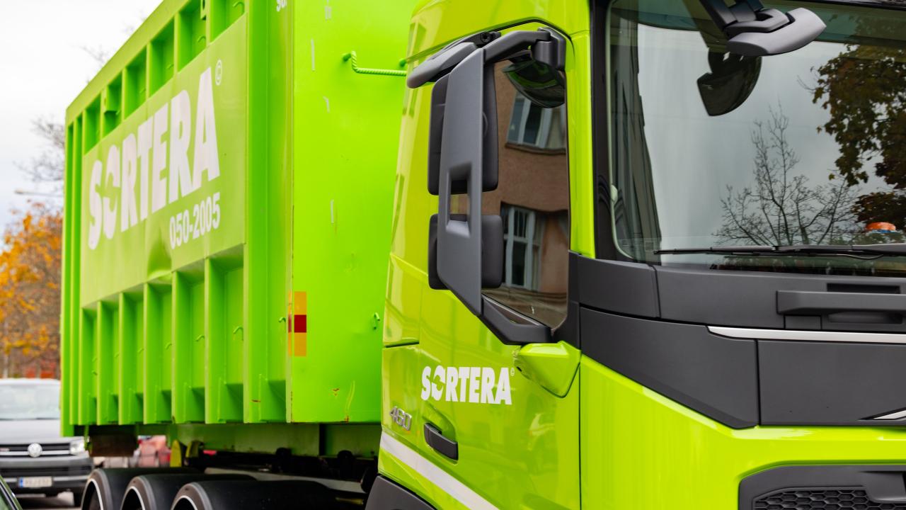 Sortera Oy vihreä kuorma-auto